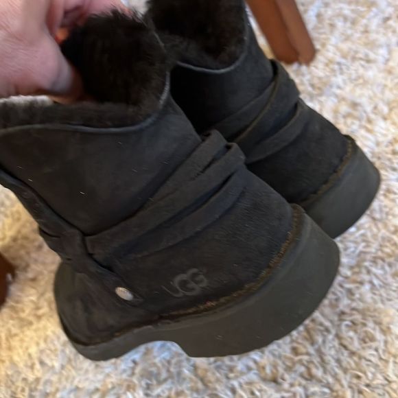 Ugg suide ankle boots size 8 - Picture 8 of 10